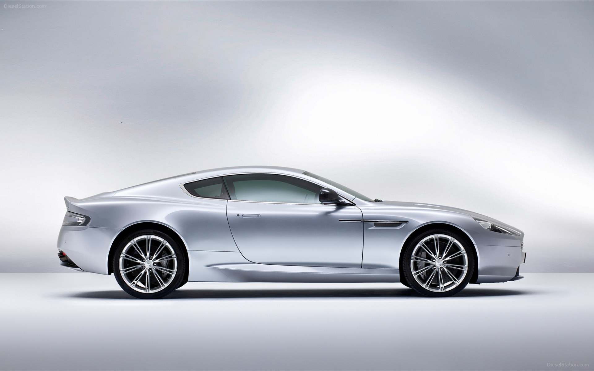 Aston Martin DB9 2013